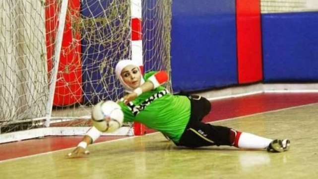 23岁伊朗女足运动员因新冠肺炎去世！生前球场英姿曝光