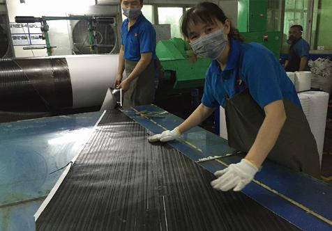 揭秘全碳素羽毛球拍制作流程,羽毛球拍生产过程解说