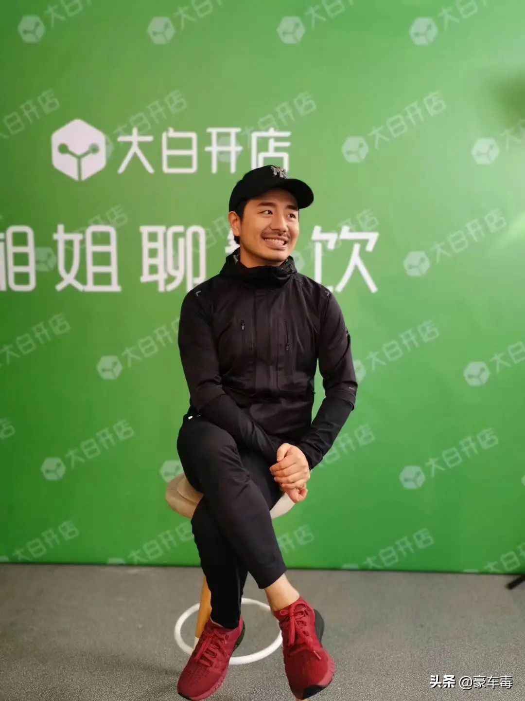 豪车毒老纪考斯特,豪车毒老纪小跟班