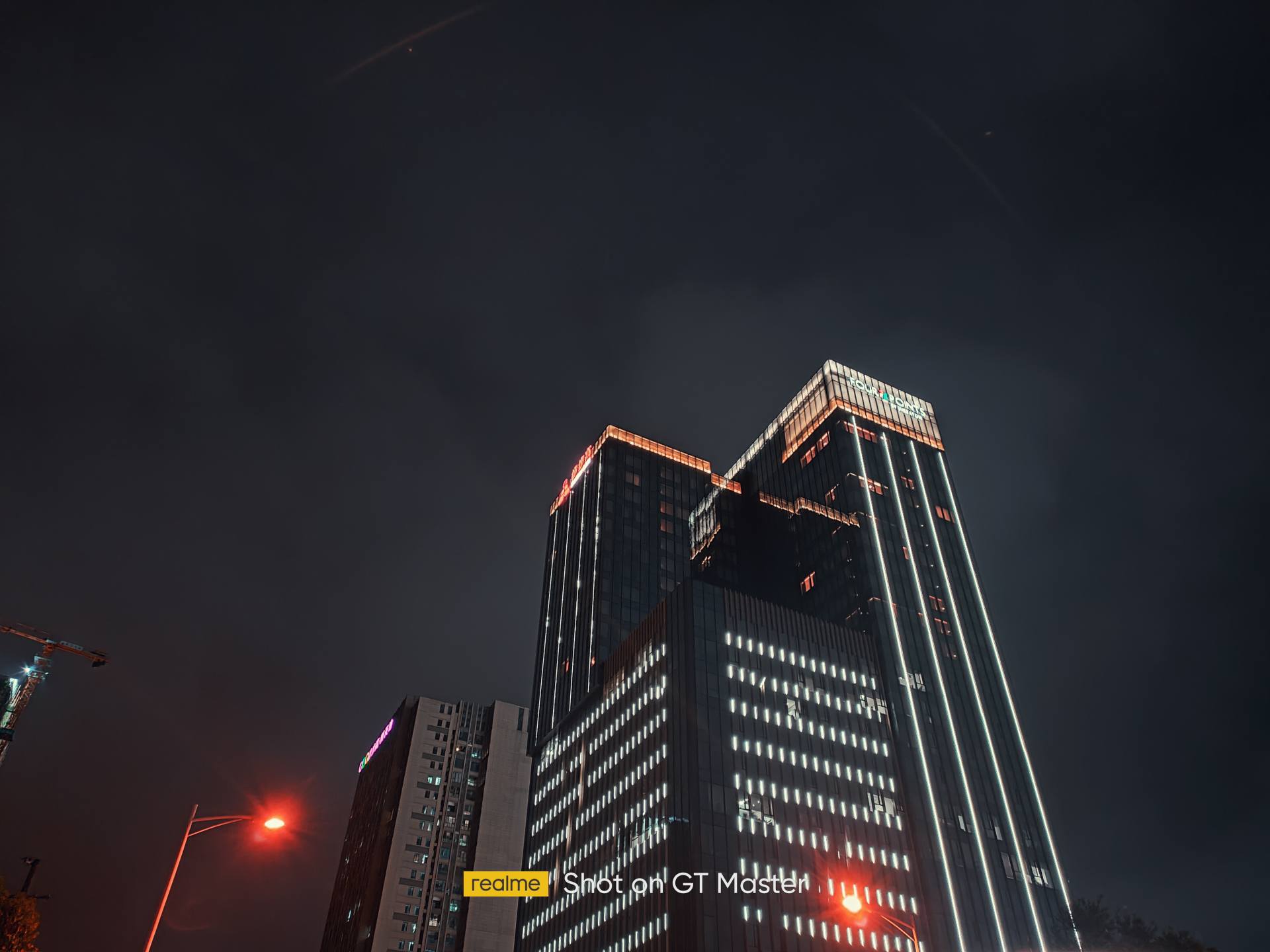 2000元买真我gt顶配合适吗,2000左右性价比高的realme手机