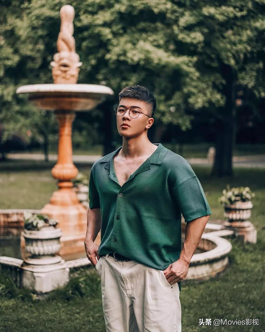 穿短裤比汪小菲还好看！奶凶腱子肉小狼狗，浴室照疯狂撩粉！