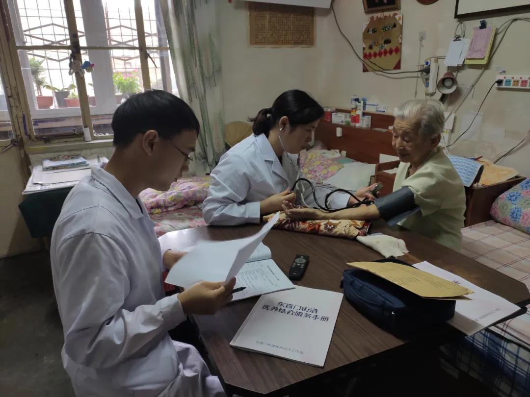 为民服务零距离主动上门解民忧,便民服务新举措暖心暖意解民忧