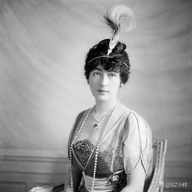 轻盈飘逸的羽毛,承载厚重的文化,演绎珠宝界永不落幕的时尚经典