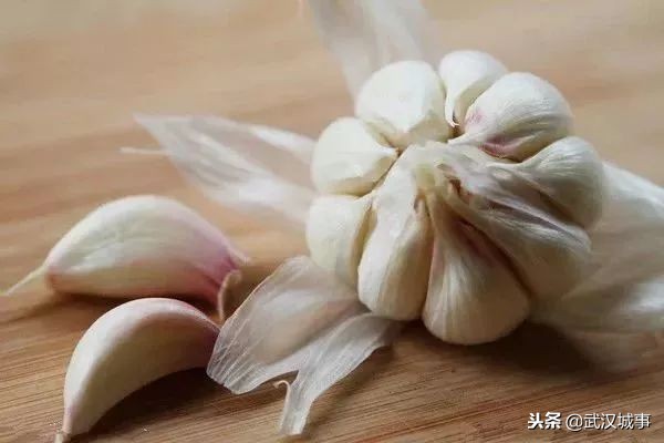 独家揭秘20年卖了两百多万只鸡的老板，到底有什么特异功能！