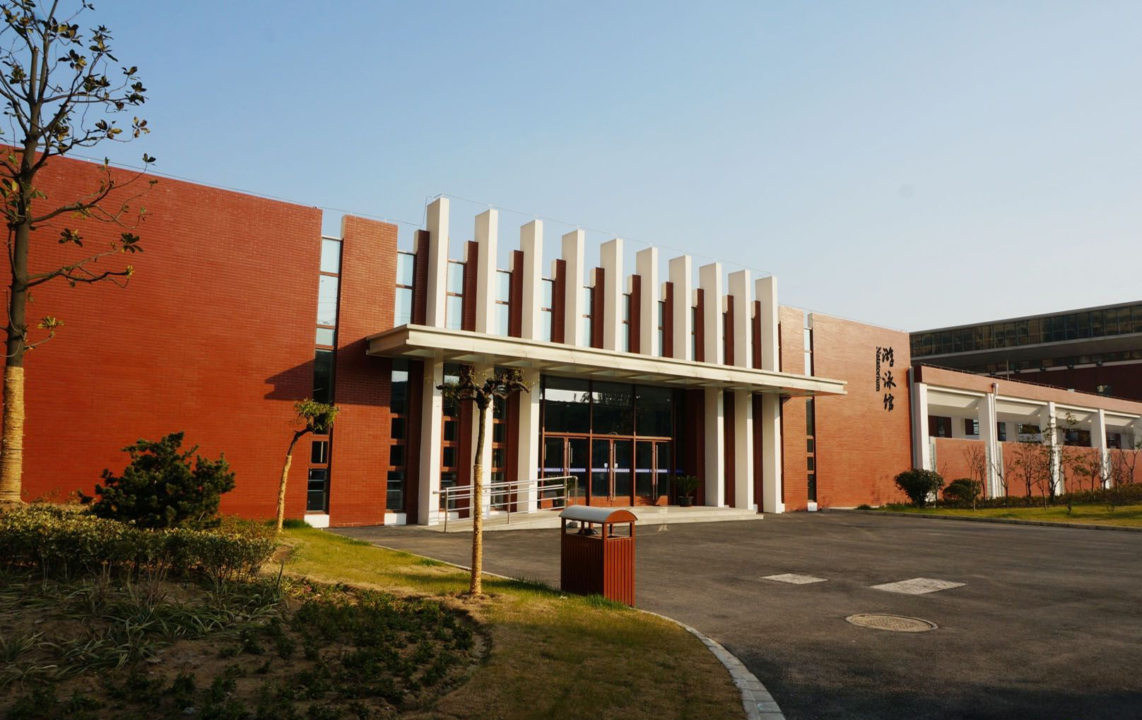 桃李不言下自成蹊：江苏省锡山高级中学