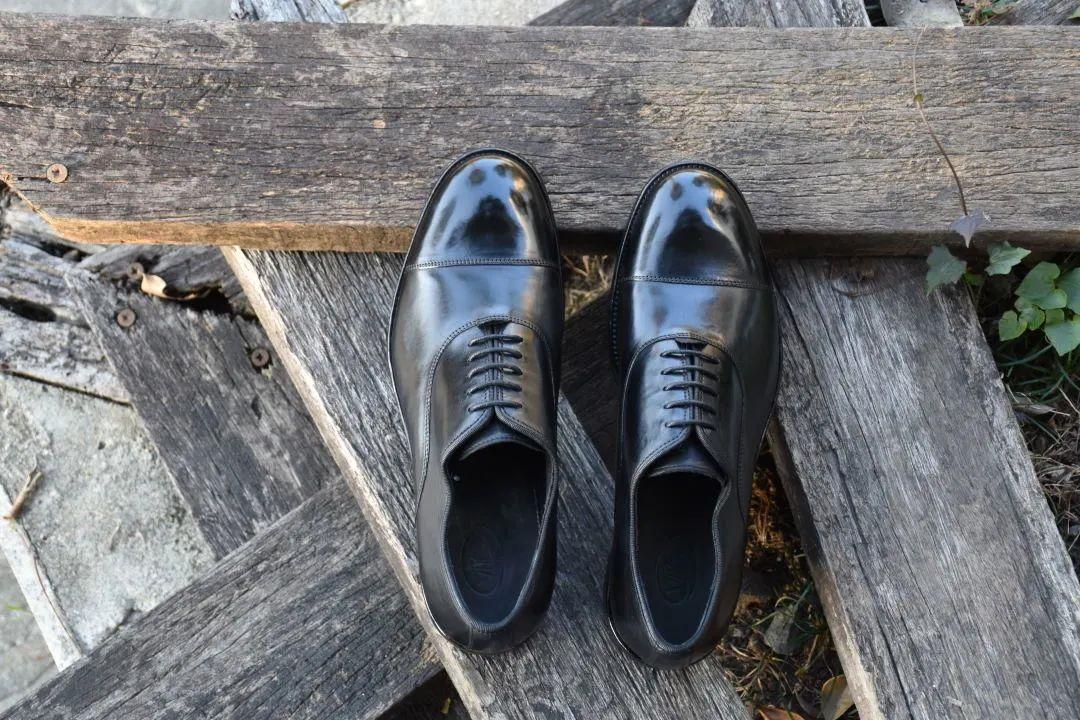 为什么有人花钱买二手鞋,为什么有人愿意为你花钱