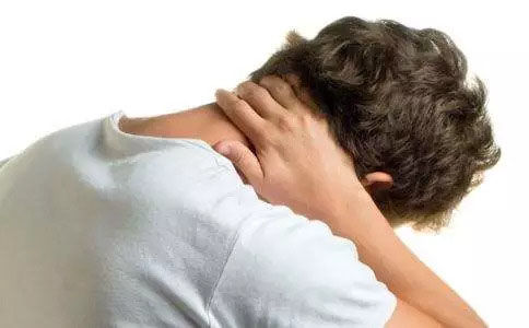 总是脖子落枕怎么回事,动不动都落枕