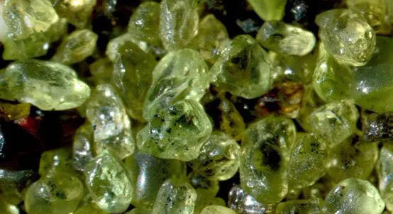 地上捡橄榄石,山上挖“战国红”,走,这个国庆到河北寻宝去