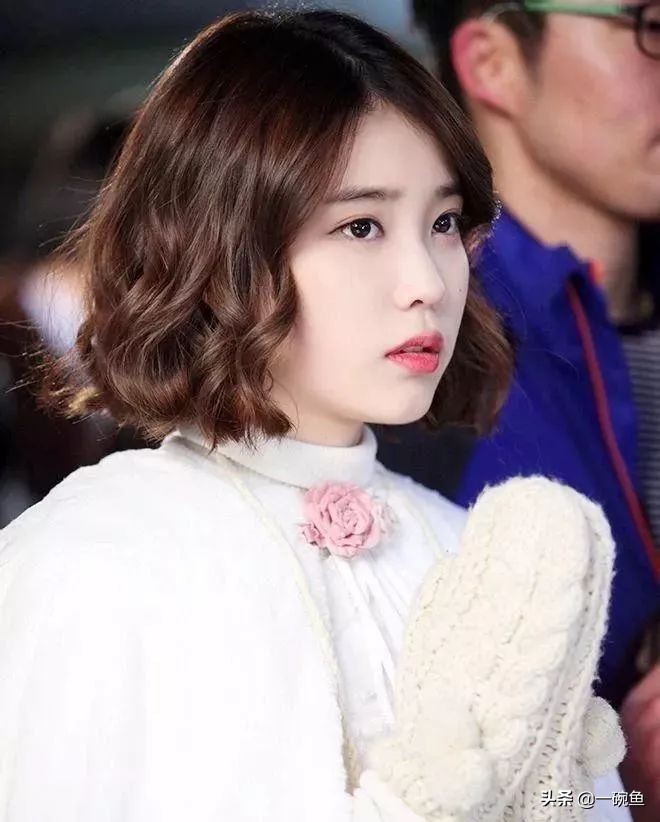 黄皮染什么发色显白,烫发显白发色2020流行色黑黄皮