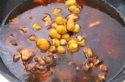 板栗烧鸡做法板栗怎么去皮,板栗烧鸡用熟的栗子