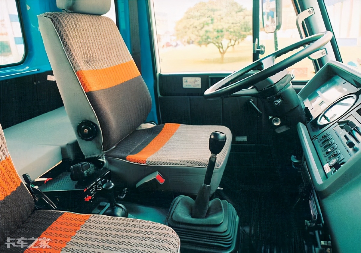 90年代东风小货车,90年代东风带卧铺的尖头卡车