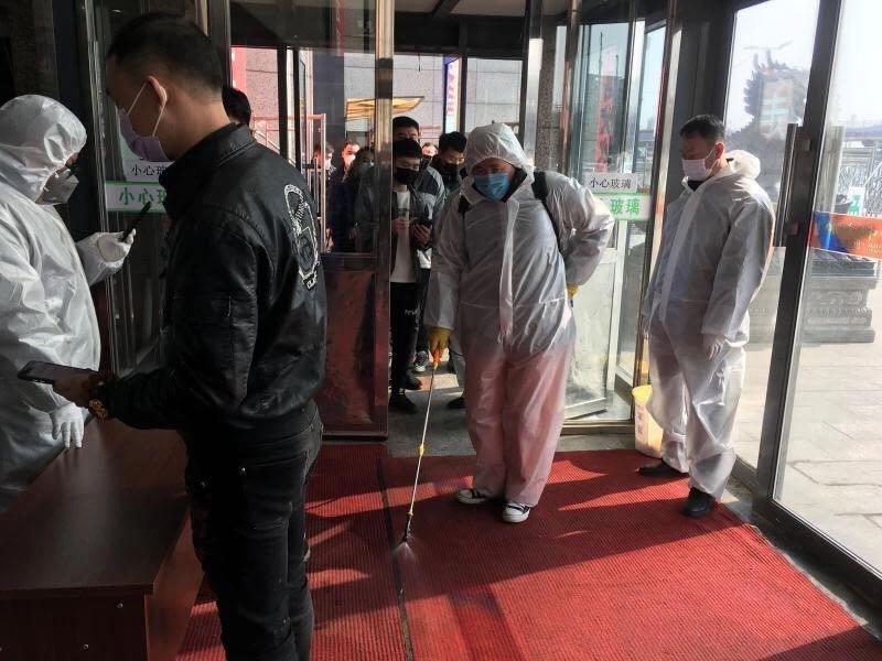 双“码”前置把住入口，海城西柳市场即日开市