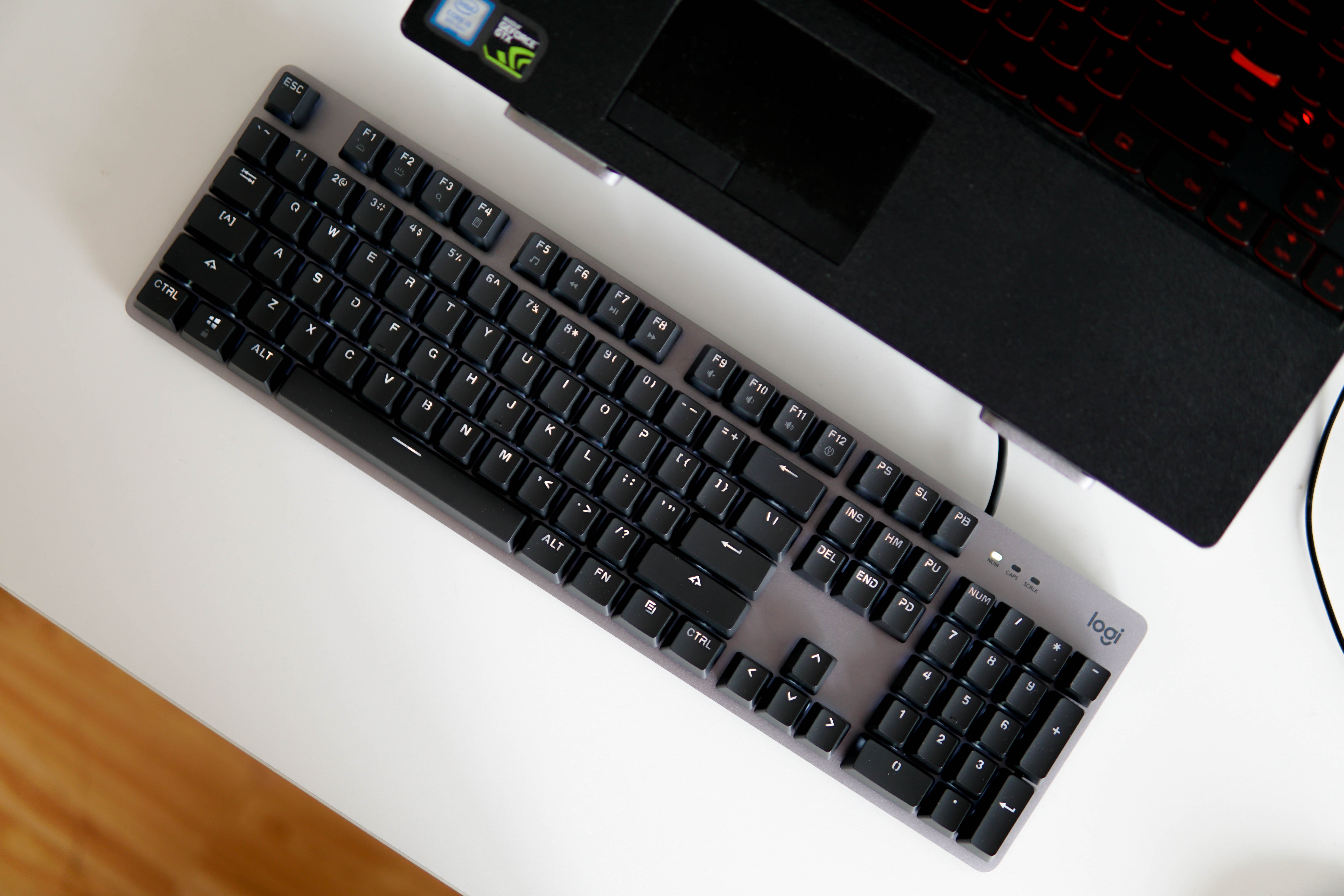 罗技k845玩游戏买ttc还是cherry,罗技k845背光机械键盘开箱体验