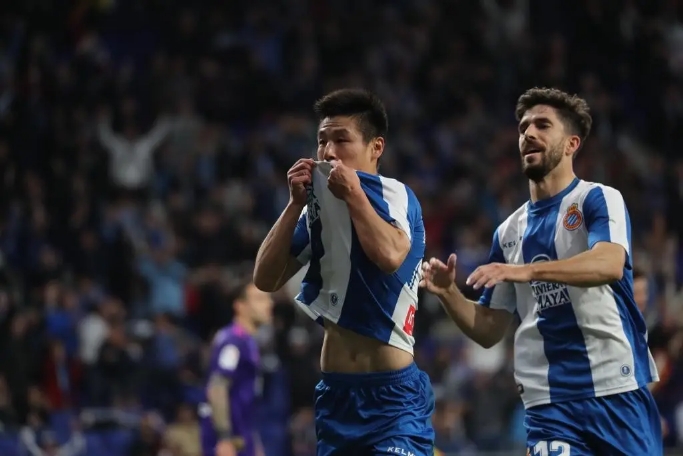 武磊进球绝平巴萨后续,武磊凌空斩西甲完整版