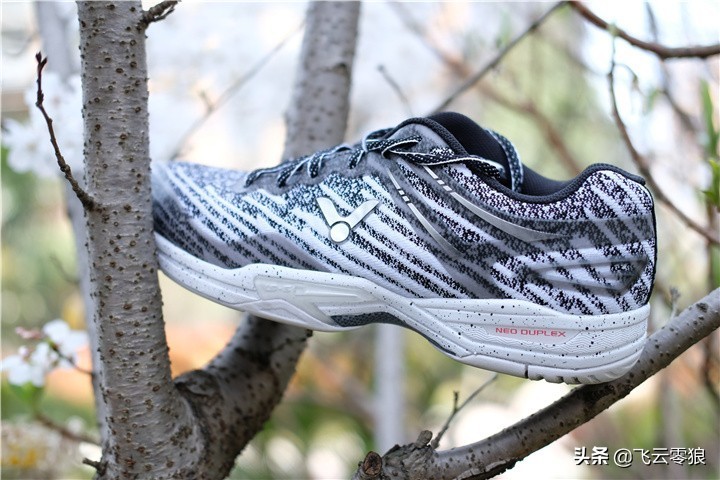 飞云a922评测,羽毛球鞋排行榜前十名中羽