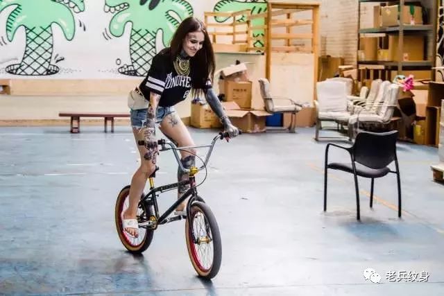 世界第一纹身模特,法国著名纹身模特