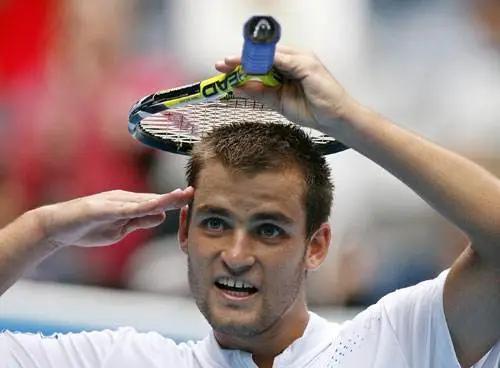 1055块球拍、百余万价值，同样摔拍为何他被称霸道总裁？