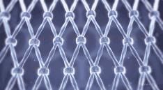 学会3个去皱小技巧，再也不怕鱼尾纹，25岁后也可以肆意大笑了