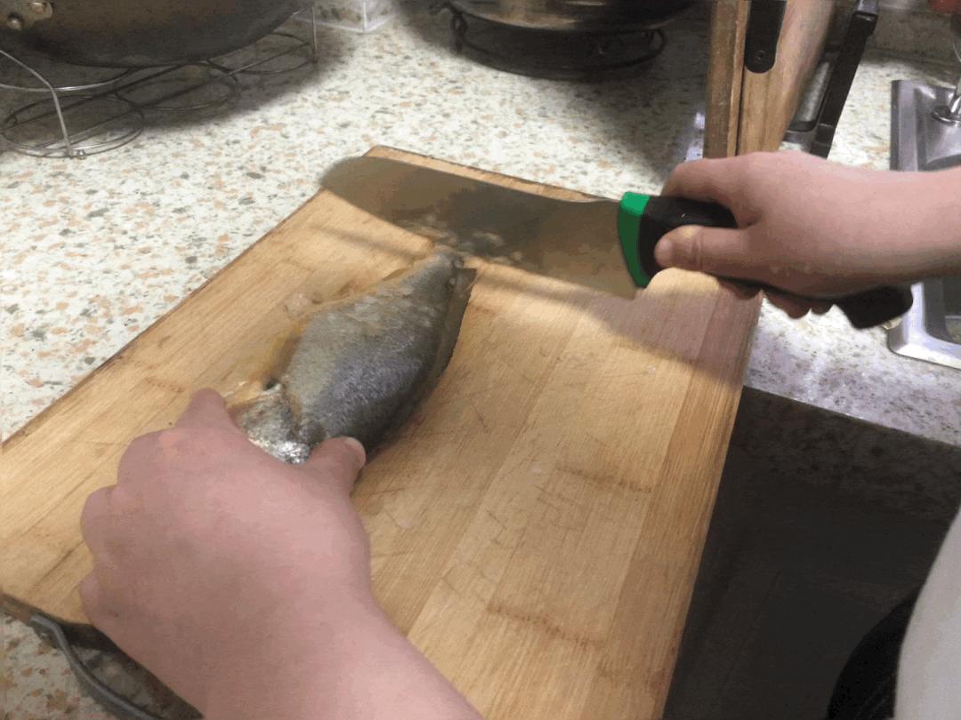 鱼皮炸不掉怎么办,香煎鲳鱼怎样鱼皮不破