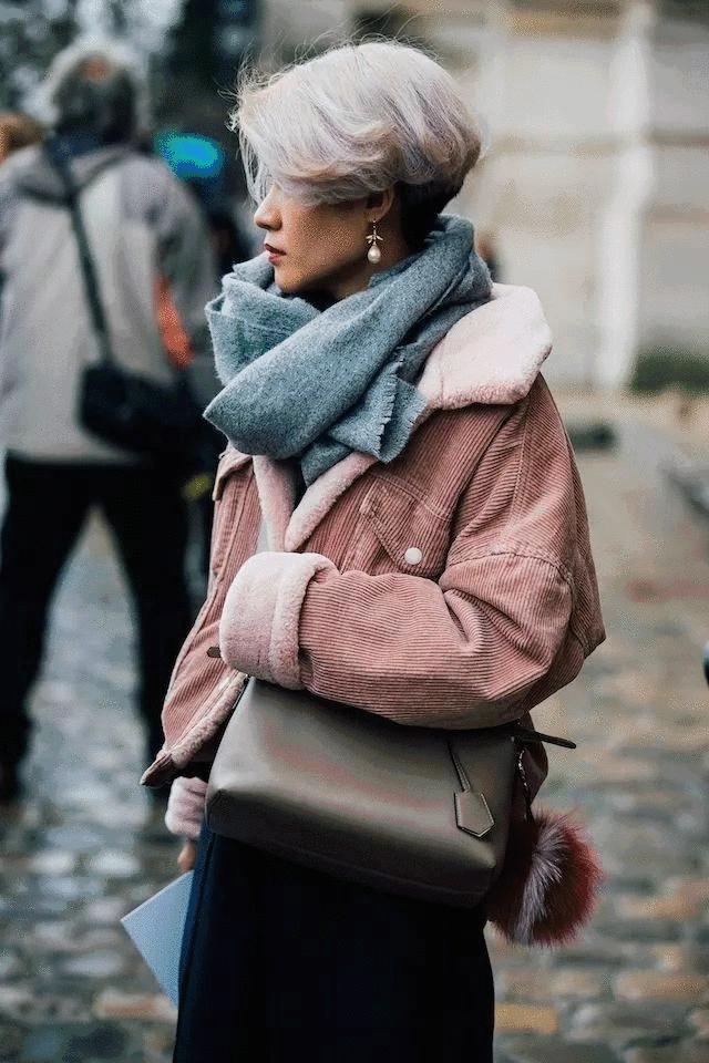 40到50岁灯芯绒外套,40岁女人怎样穿衣有气质