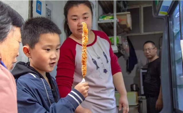 摆地摊做炸串生意不好怎么办,地摊炸串还能赚钱吗