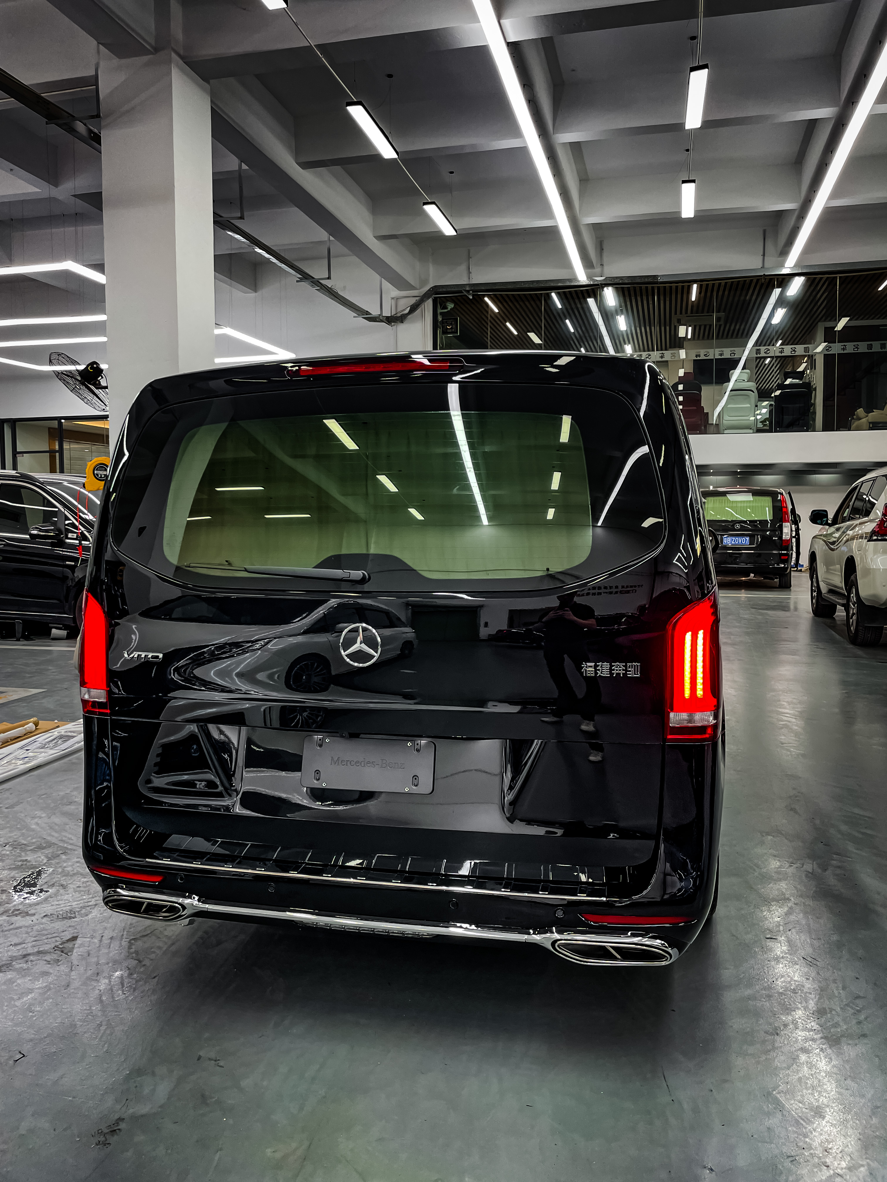 奔驰威霆改迈巴赫顶灯,沈阳威霆改装迈巴赫顶灯