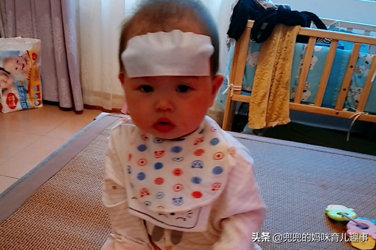 1岁宝宝发烧三天后出现红疹子,1岁宝宝发烧后身上起红疹怎么办