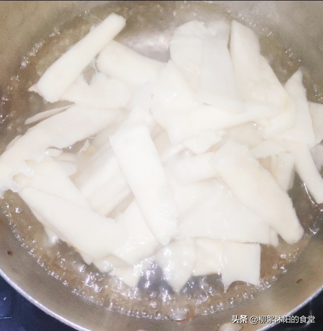 酸笋炒什么最下饭好吃,酸笋炒什么好吃一点