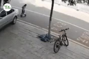 一岁半买滑板车扭扭车还是平衡车,三轮车滑板车扭扭车平衡车