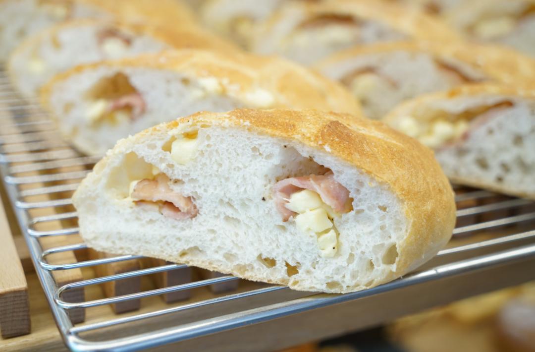 上海华贝面包哪家好,探店现烤面包