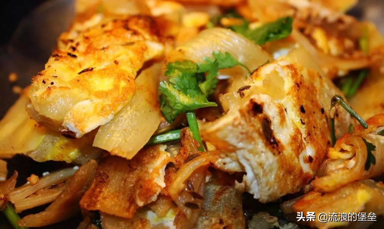 烤冷面是东北特色小吃吗,东北特色风味小吃烤冷面大全