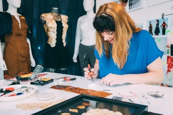 明明是新衣服，怎么上面长了蘑菇？荷兰人的时尚让人看不懂