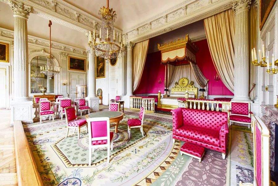 穿粉色就是娘娘腔?让小李子和猫王告诉你什么叫“油而不腻”