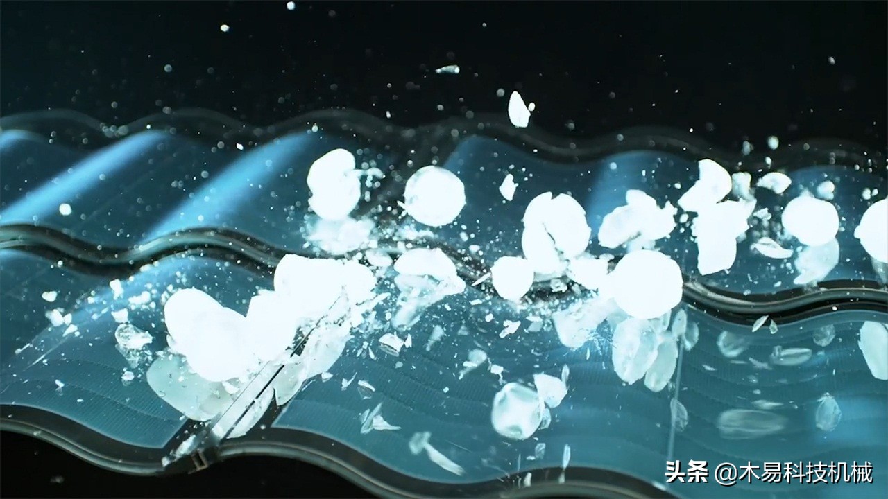 民间大叔曾改进瓦片，能给屋子供电，一年剩下2000元电费