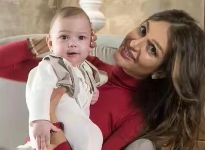 她是俄罗斯第一美女,嫁给马来国王45天遭驱逐,竟是她绿了国王