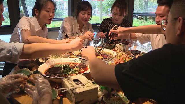 成都开在双子塔里的餐厅,成都最辣餐厅自贡菜