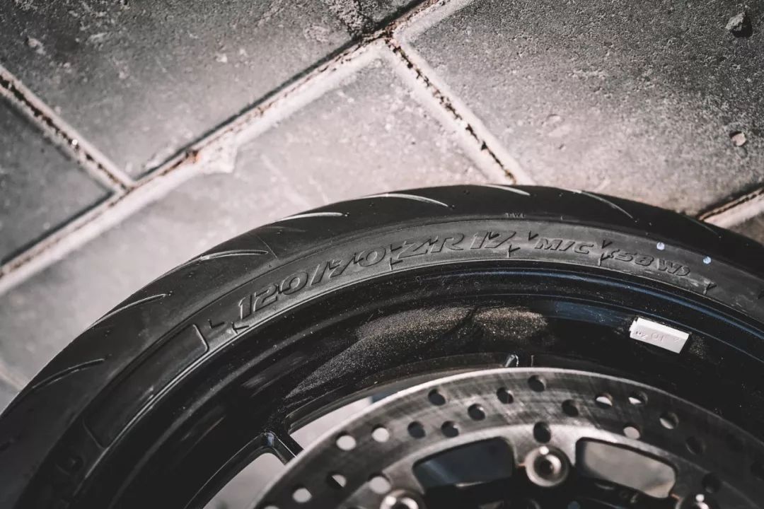 2022款杜卡迪1260s试驾,杜卡迪1260s是复古还是街车