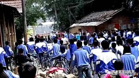 学生打篮球起争执被家长砍死,湖南中学生篮球打架