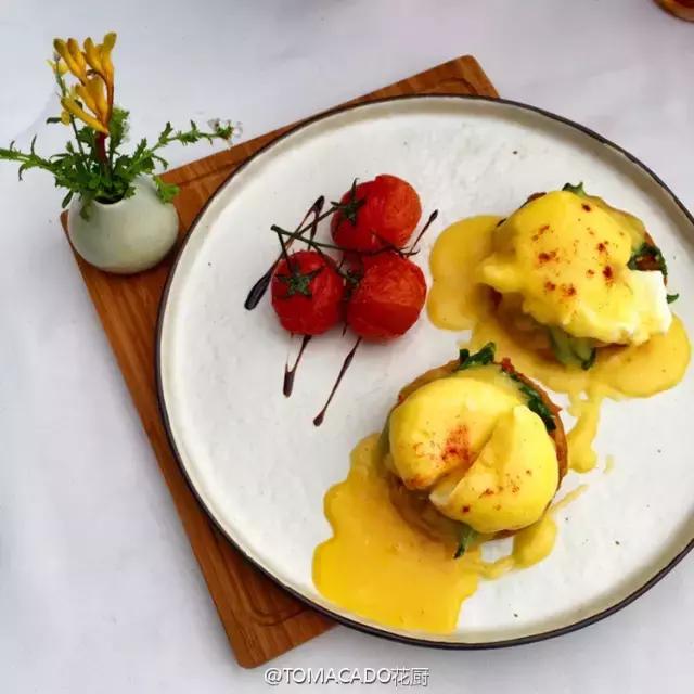 她在北京开了一家可以吃的花店,受众人追捧,还引来了李健