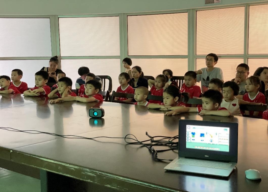 茵训实践意气风发，七十华诞风采依旧