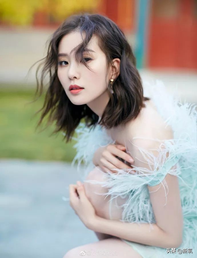 芭莎慈善夜雷佳音的头是1.5个肖战的头、2个刘诗诗的头，太犀利了