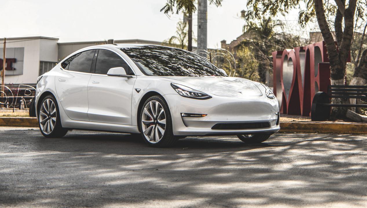 看法国人如何用一辆小车成功挫伤特斯拉的锐气