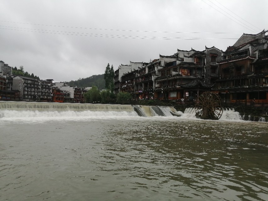 雨天逛凤凰古城,夜逛凤凰古城