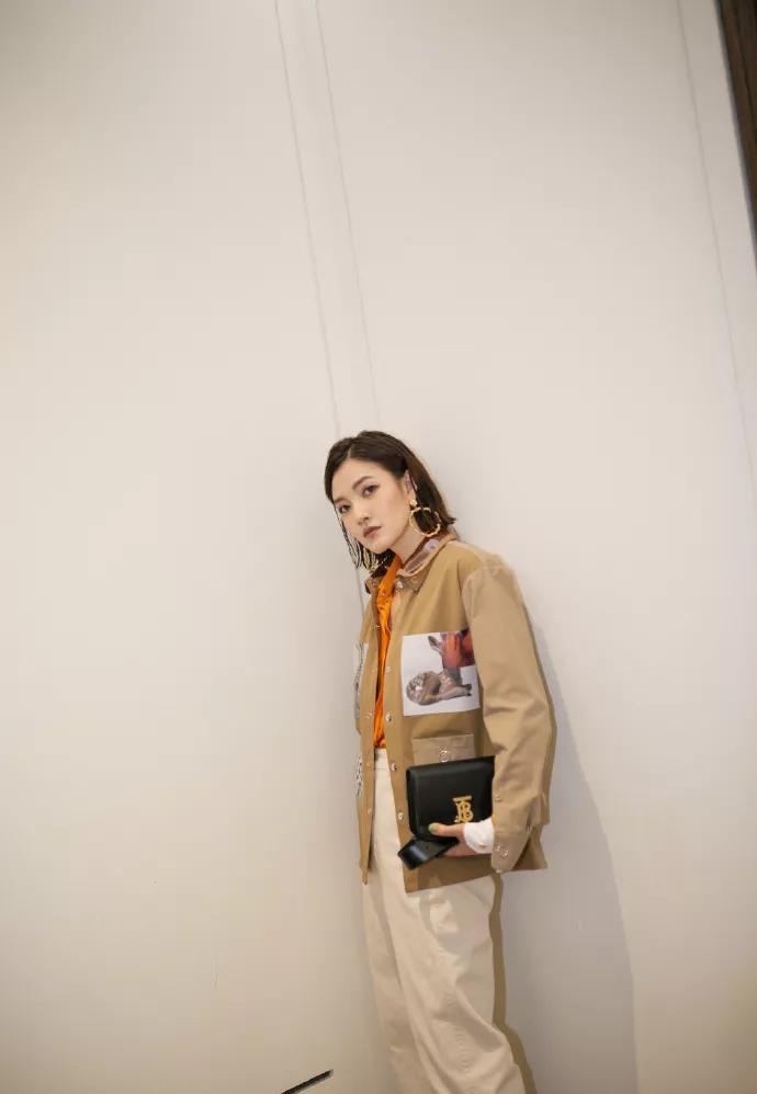 最新款的腰包简单一点,斜挎腰包最值得入手的大牌