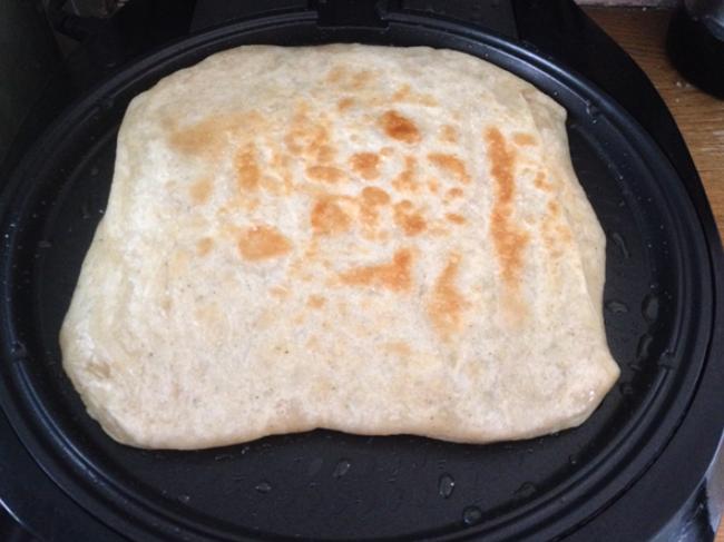 自己烙饼总是发硬?记住4点,柔软筋道,酥脆层次多,放凉也不硬