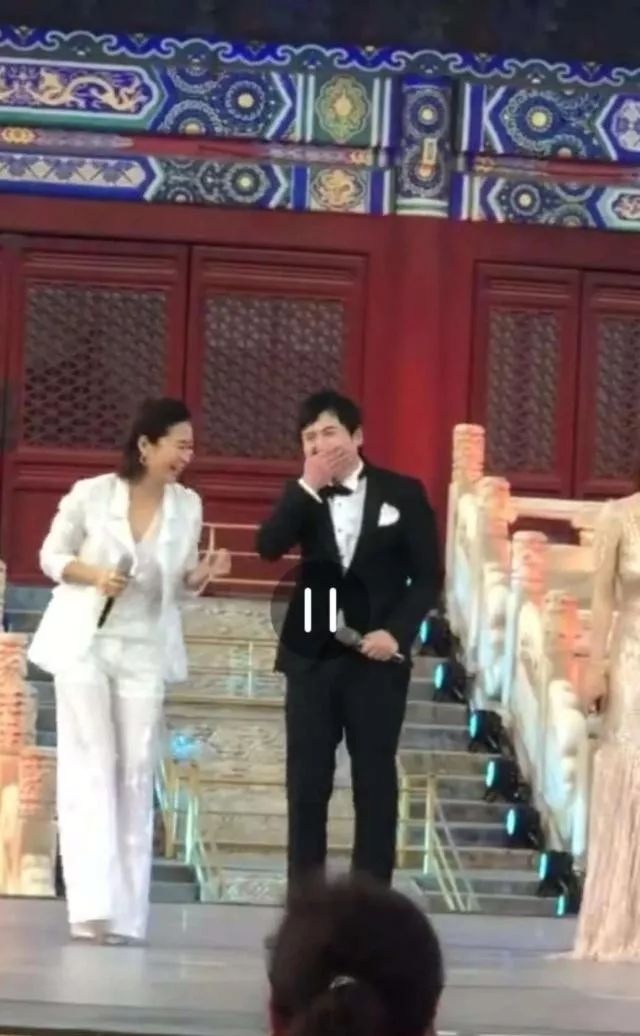 马丽说沈腾夏洛特烦恼忘词,沈腾马丽小品扶不扶沈腾忘词片段