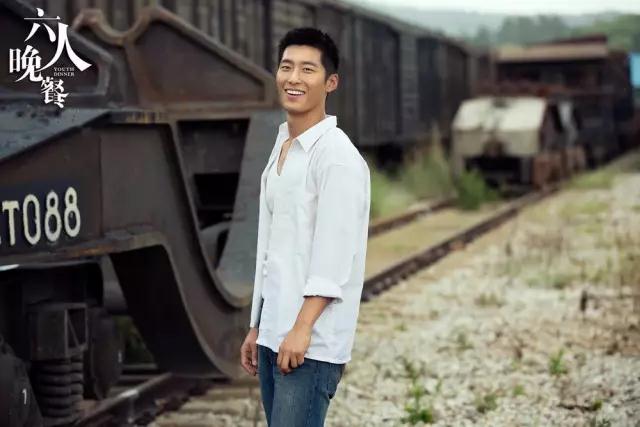 六人晚餐窦骁张若昀,六人晚餐窦骁要项链