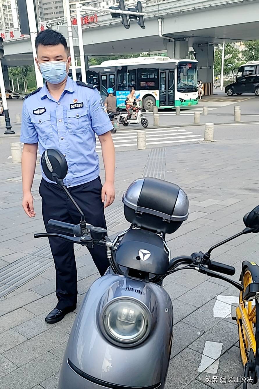 电动车深夜停路边被盗武汉警方3小时快速追回发还