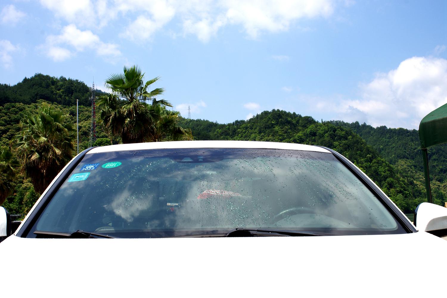 汽车布座椅有污渍怎么清洗,白色汽车上有黑色污渍怎么清洗