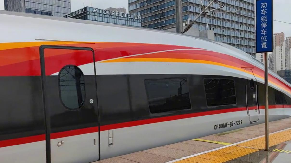 高铁司机踏板,高铁司机为啥每隔30秒踩一次踏板